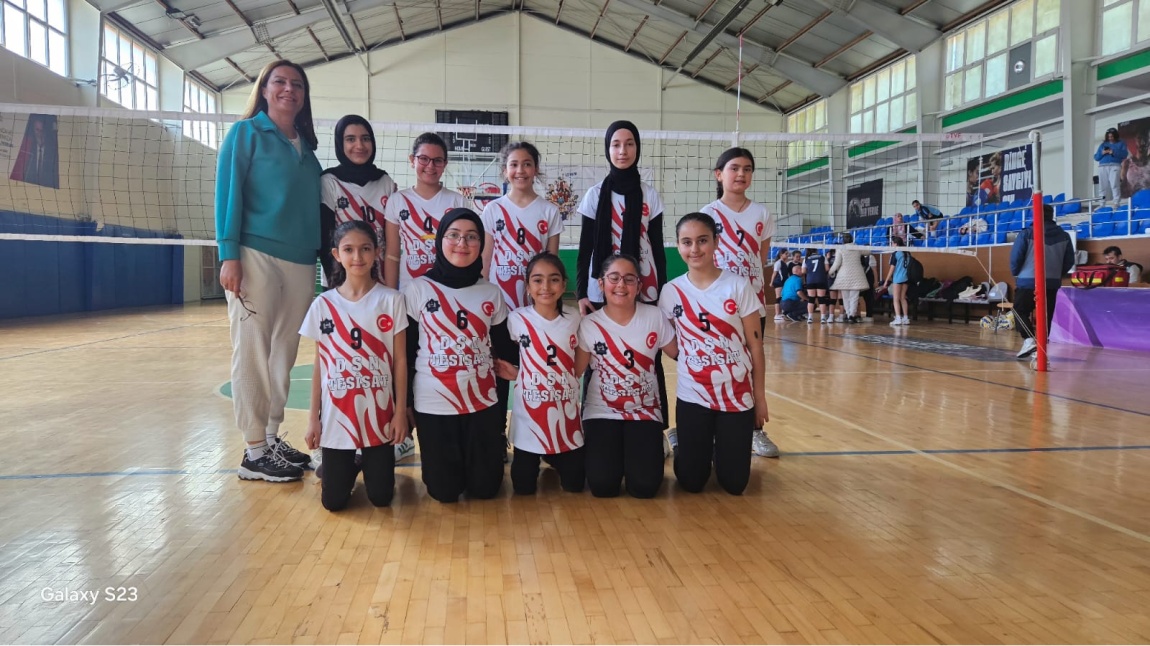 Okul Sporları Urla 2. küme Küçük Kızlar Voleybol Turnuvası Şampiyonu Urla Iho